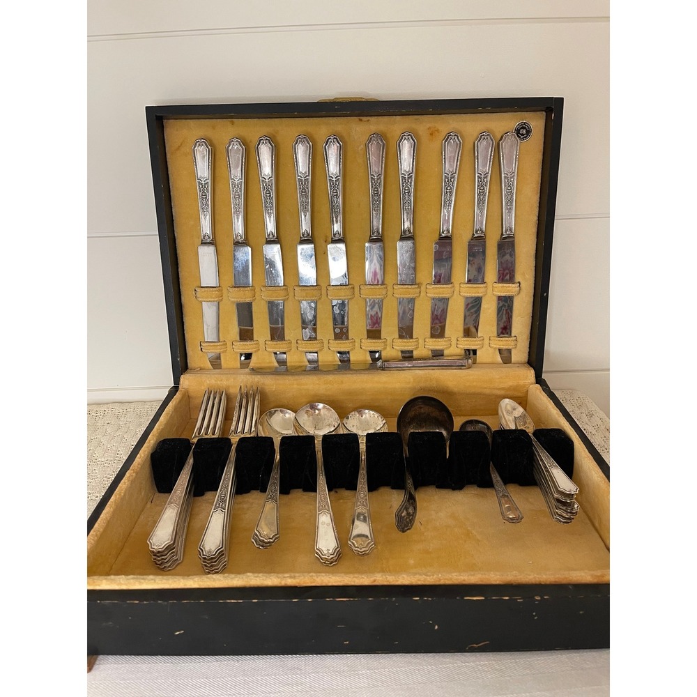 International Silver Ancestral Silverplate Flatware Set with Case Vintage 43pc